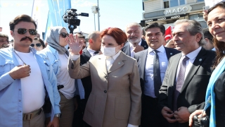 İYİ Parti Genel Başkanı Akşener İstanbul’da esnafı ziyaret etti