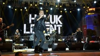 Haluk Levent, Sakarya Zaferi kutlamaları kapsamında Polatlı’da konser verdi