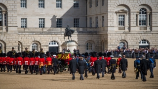 İngiltere Kraliçesi 2. Elizabeth’in naaşı Londra’ya getirildi