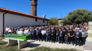 Karabük’te oturduğu kayanın yuvarlanması sonucu ölen muhtar defnedildi