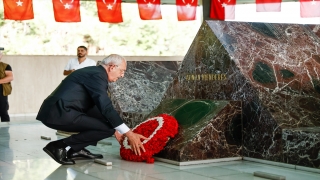 CHP Genel Başkanı Kılıçdaroğlu, Özal ve Menderes’in anıt mezarlarını ziyaret etti