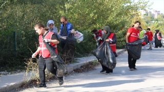 Karabük’te gönüllüler çevre temizliğine dikkati çekmek için çöp topladı