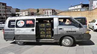 ”Elmacı Dede” Denizli’den Hakkari’deki askerlere üzüm getirdi