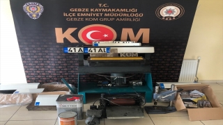 Kocaeli’de sahte plaka operasyonunda 2 şüpheli gözaltına alındı