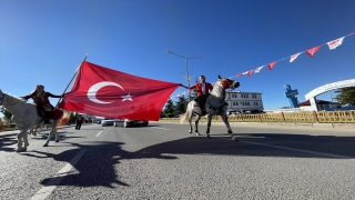 MHP Genel Başkanı Bahçeli’yi Erzurum’da atlı ciritçiler karşıladı