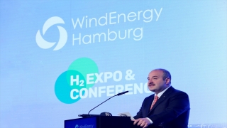 Bakanlar Dönmez ve Varank, WindEnergy etkinliğinde Türkiye pavilyonunun açılışını yaptı