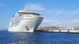 Bodrum’a lüks yolcu gemisi ”Seabourn Encore” ile 515 yolcu geldi