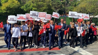 Sakarya ve Zonguldak’ta yaya geçitleri ”yayalara öncelik” için kırmızıya boyandı