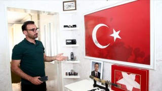 Şehidin kanının bulunduğu Türk bayrağına ailesi gözleri gibi bakıyor