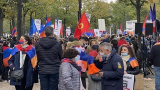 Paris’te terör örgütü PKK’nın katılımıyla Ermenistan’a destek gösterisi