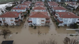 Edirne’de şiddetli yağış nedeniyle Gülçavuş-Sultaniçi sahil yolu ulaşıma kapatıldı