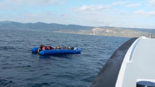 Çanakkale açıklarında 70 düzensiz göçmen yakalandı