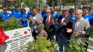 Vatandaşlar Ömer Halisdemir'in kabrine akın etti